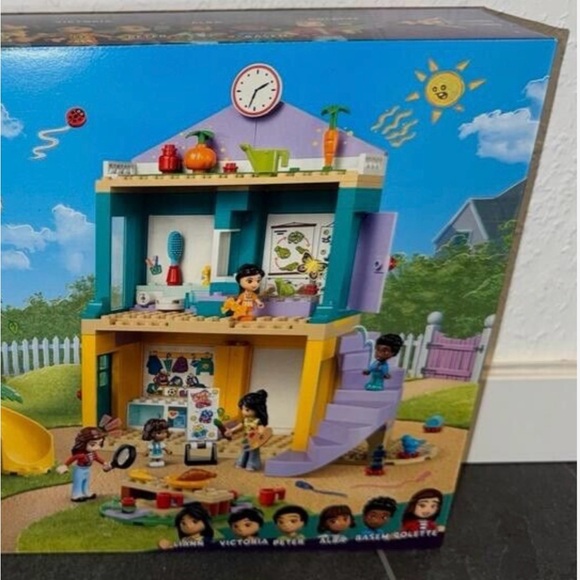 LEGO Friends Heartlake City Preschool 42636 Toy Building Kit 239 Pieces - Picture 5 of 7